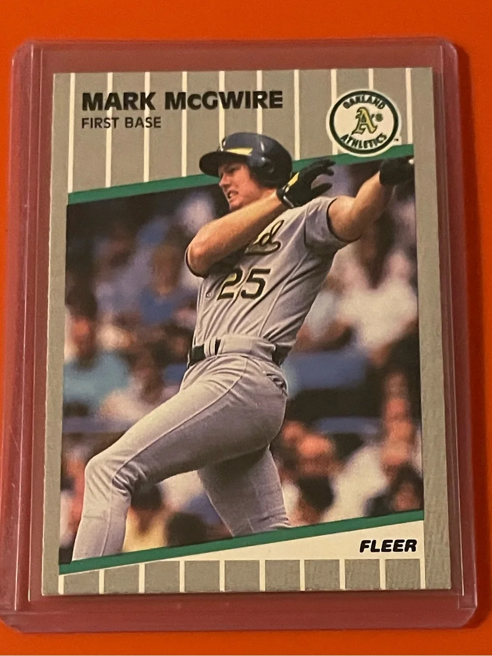 Mark McGwire #17 1989 Fleer Baseball Trading Card